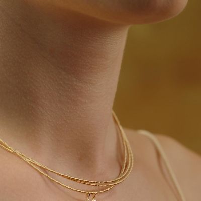 Für die Liebe geschaffen.
Das neue Wellendorff Collier MEIN HERZ. Trio vereint drei funkelnde Kordelstränge der Generation Sonnenglanz mit einem tiefroten Herz aus edler Wellendorff-Kaltemaille. Ein Meisterwerk voller Emotionen, das Liebe und Eleganz verbindet. ✨
#wellendorff #kordel #sonnenglanz #goldschmiedekunst #JuwelierGadebusch #köln