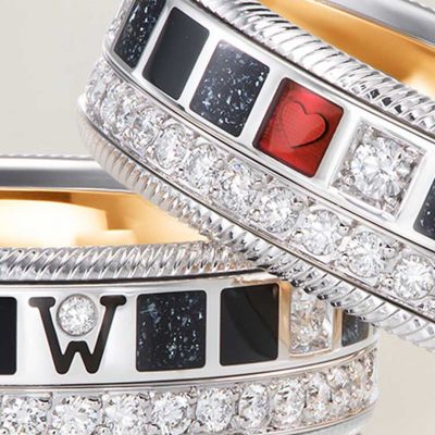 POWER IN BLACK ist kein Ring.
Es ist ein Statement in 18 karätigem Weißgold.
Feinste Wellendorff-Kaltemaille in sattem Schwarz, Sternenstaub und Brillanten wie Lichtpunkte in der Nacht – vollendet in der Wellendorff Manufaktur, wo jede Drehung perfektioniert wird.
Für Frauen, die ihre Stärke nicht betonen müssen.
Sie leben sie.
#wellendorff #ChooseYourPower #JuwelierGadebusch #Köln